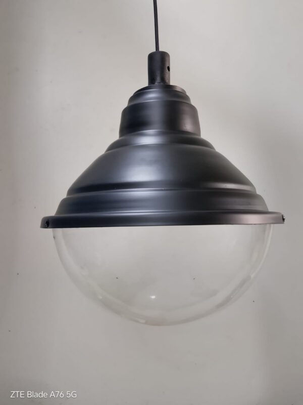 Luminaria Colgante de Exterior Tipo Campana – Farol Suspendido Elegante para Terrazas
