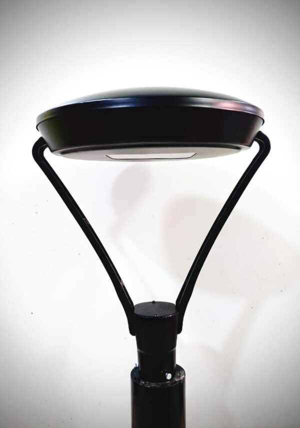 Luminaria LED Tipo Hongo para Poste – Iluminación Elegante y Eficiente para Exteriores